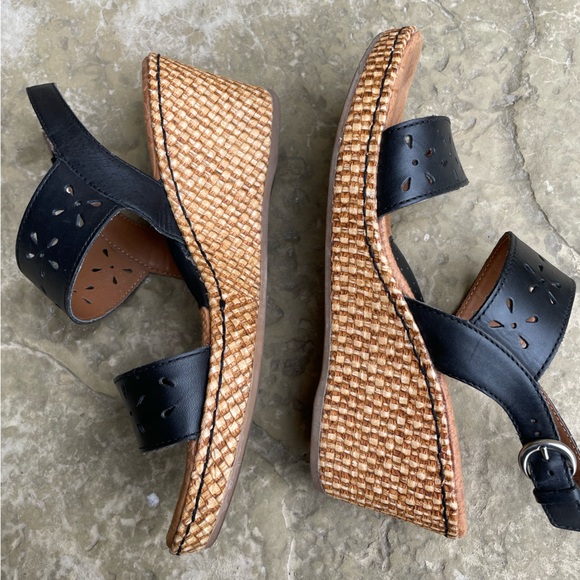 BOC Born black strap wedge heels - Picture 3 of 9